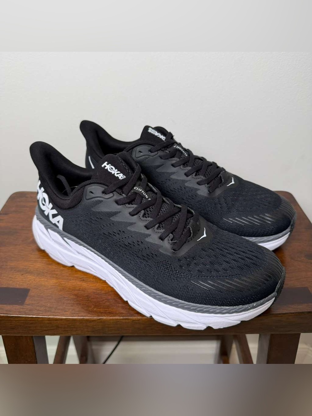 HOKA ONE ONE Clifton 7 Men’s Size 10.5 Black White Running Shoes 1110508 BWHT